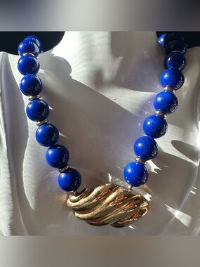 AVON Royal Blue Big Beaded Bib Necklace & Gold Tone Shell Pendant.Spring Clasp